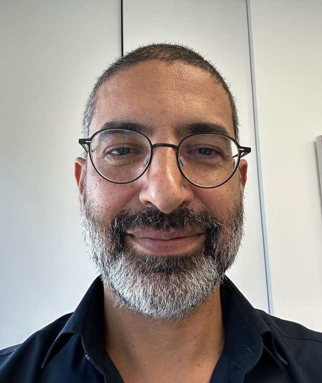 Dr. Uri Cohen is a Doctor of Veterinary Medicine currently pursuing an MD degree. As one of the most senior instructors at Medical Doctor Academy, alongside Dr. Moshe Cohen, he has been teaching medical sciences for over 20 years. Dr. Cohen is highly regarded by his students for his clear and simplified approach to teaching complex scientific concepts, making learning both effective and engaging. His unique teaching methods have played a significant role in the near 100% success rate of students in medical entrance exams across various universities. His dedication and passion for education continue to inspire and guide future medical professionals.